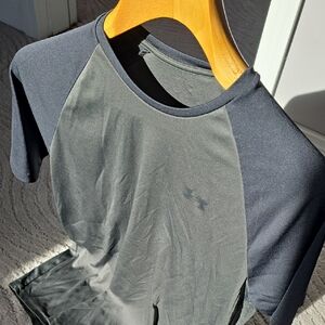 Under Armour Dark Gray and Black Short Sleeve Tee